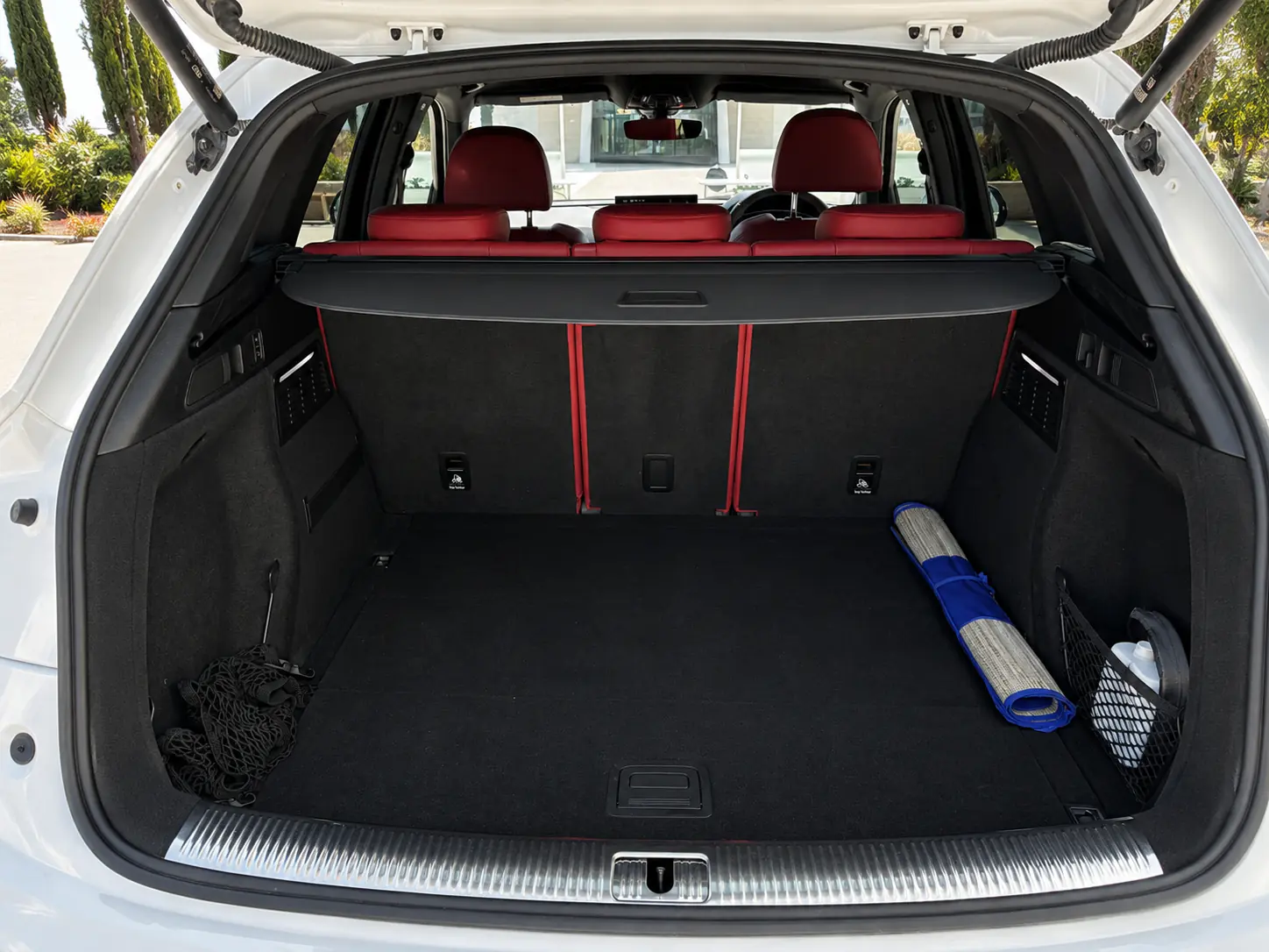 Audi SQ5 - luggage compartment
