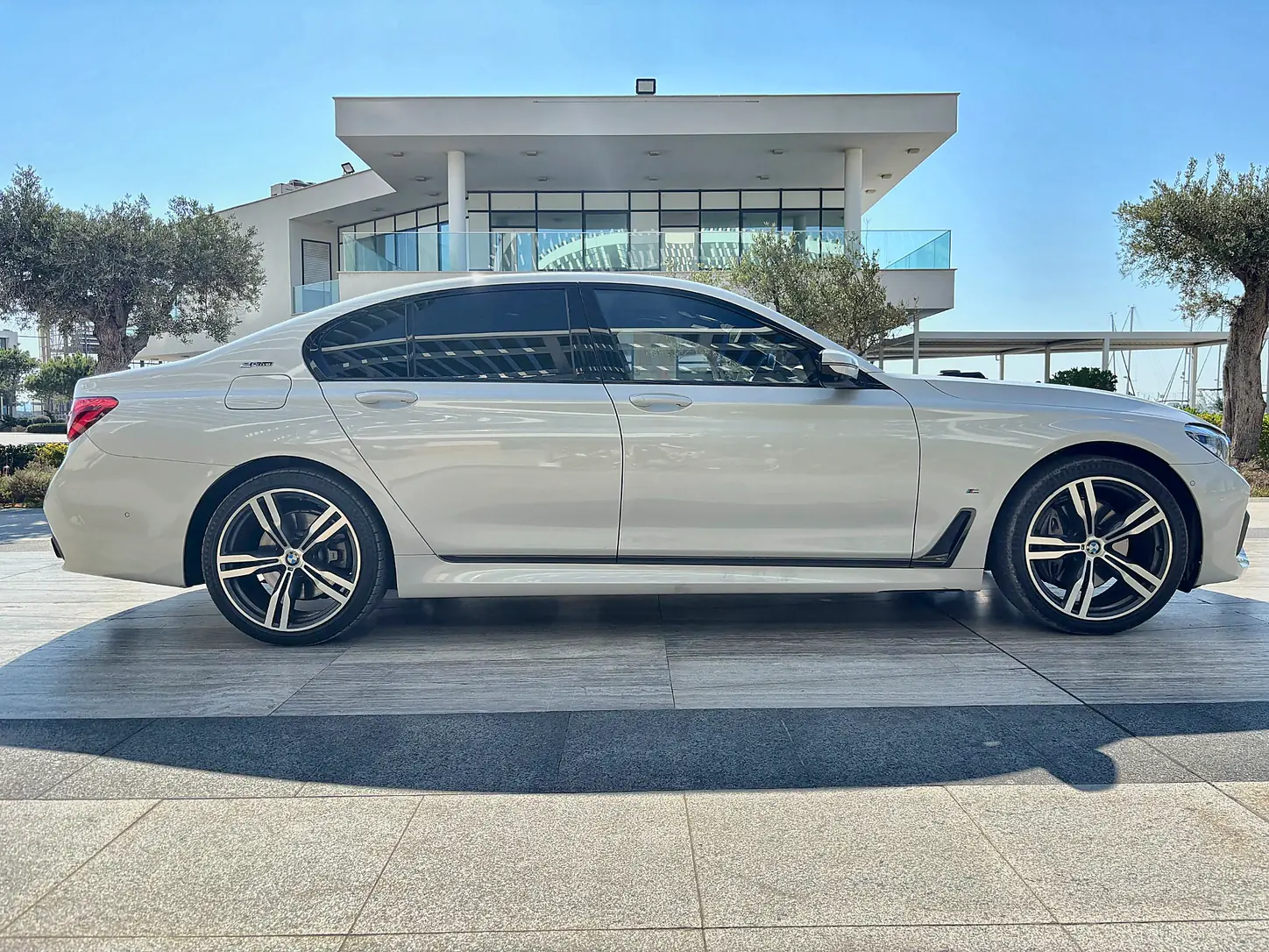 BMW 740e M Sport - side profile