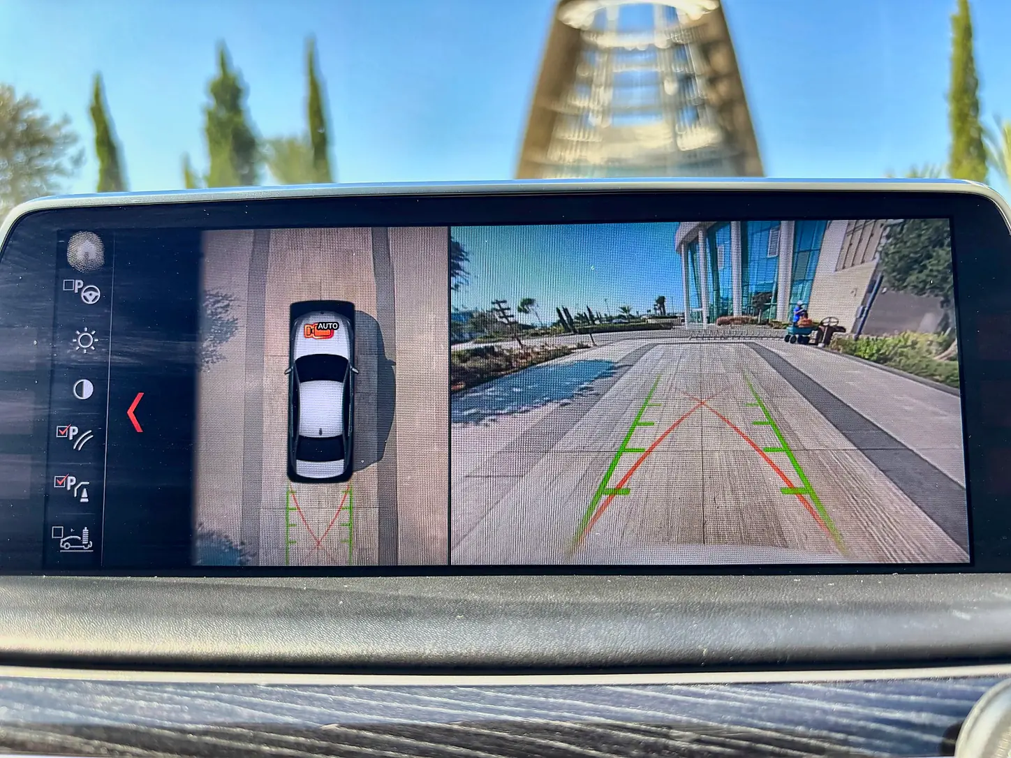 BMW 740e - Surround View 360 degree camera display