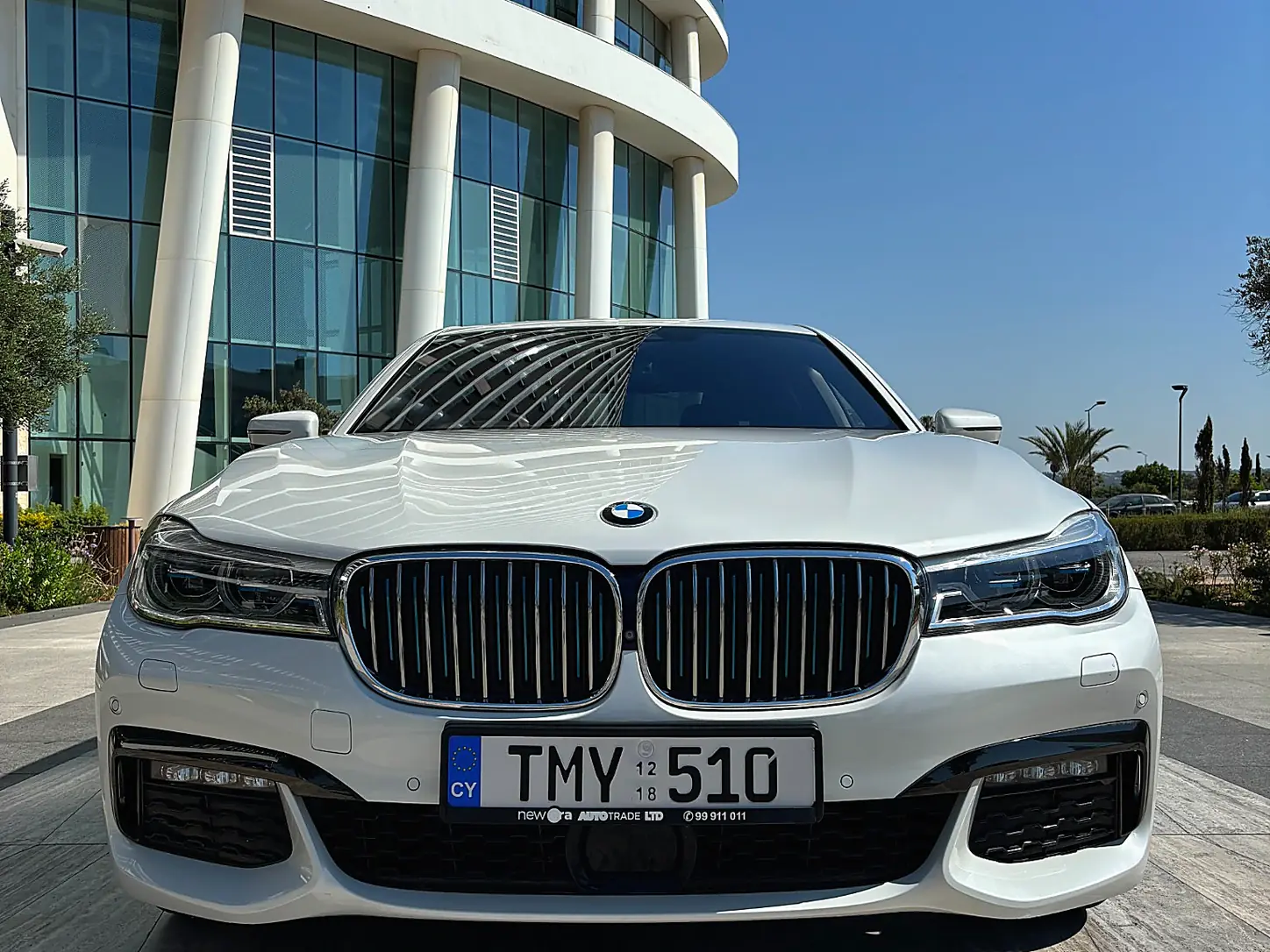 BMW 740e - front grille and M Sport styling