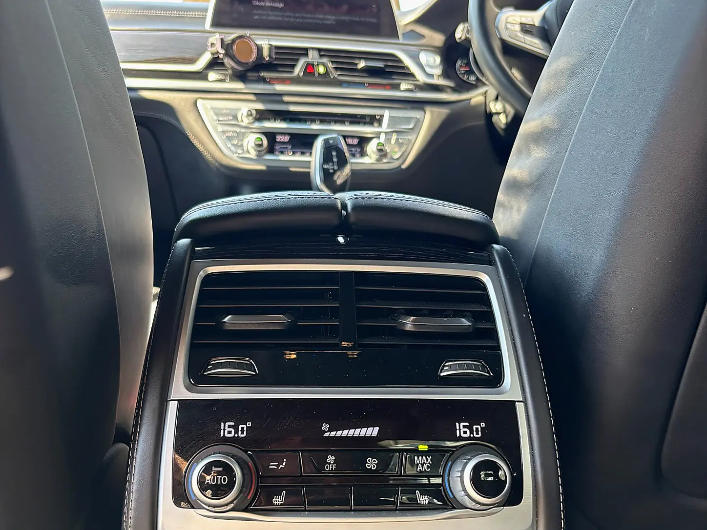 BMW 740e - rear climate control panel