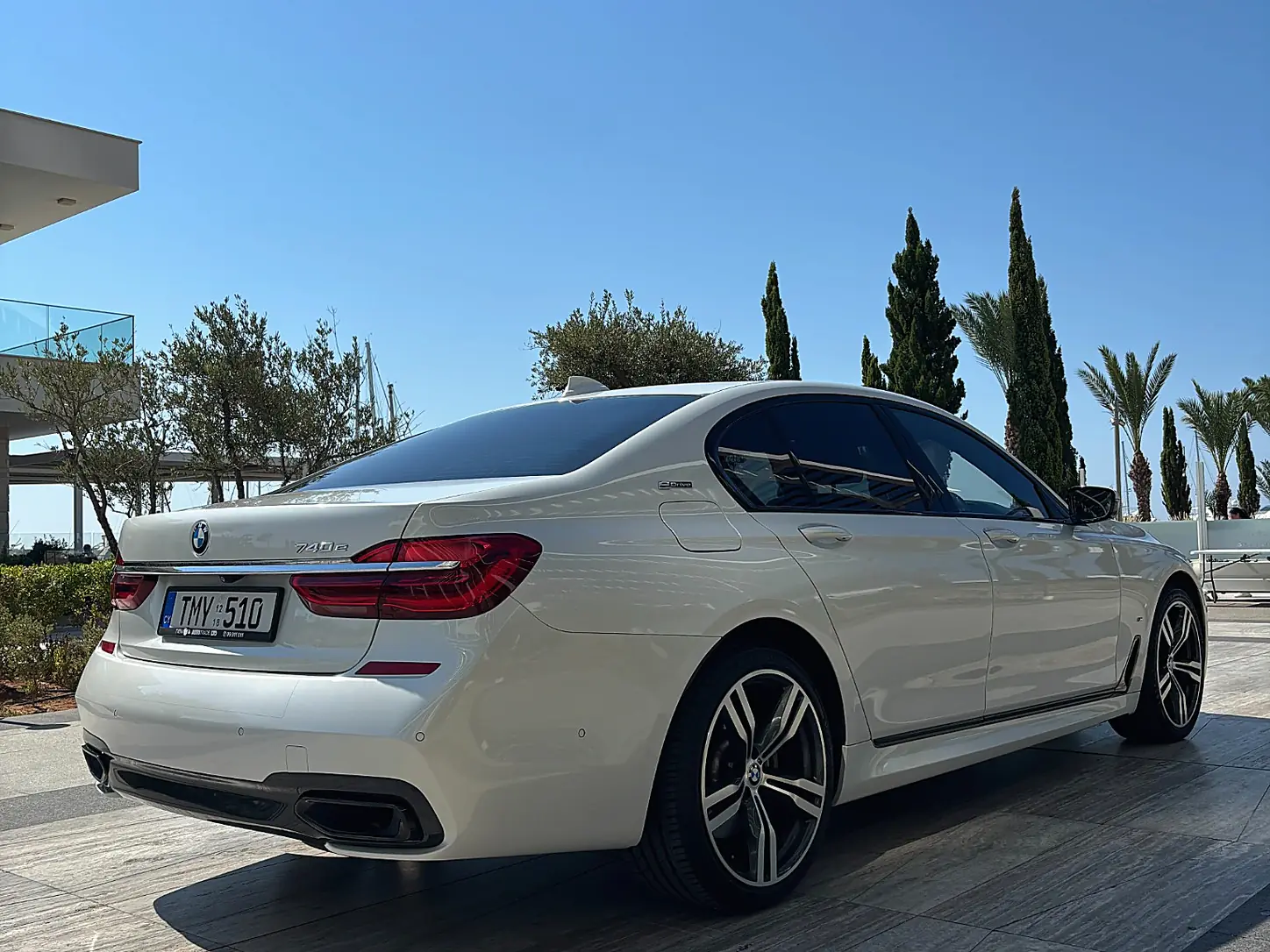 BMW 740e - rear three-quarter view