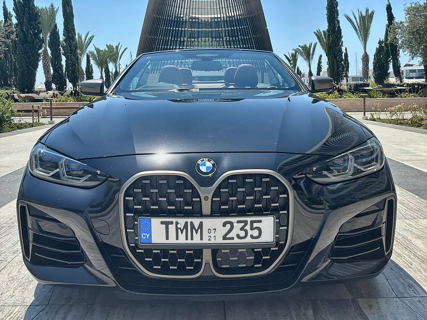 BMW M440i Cabrio - front grille and M Sport styling