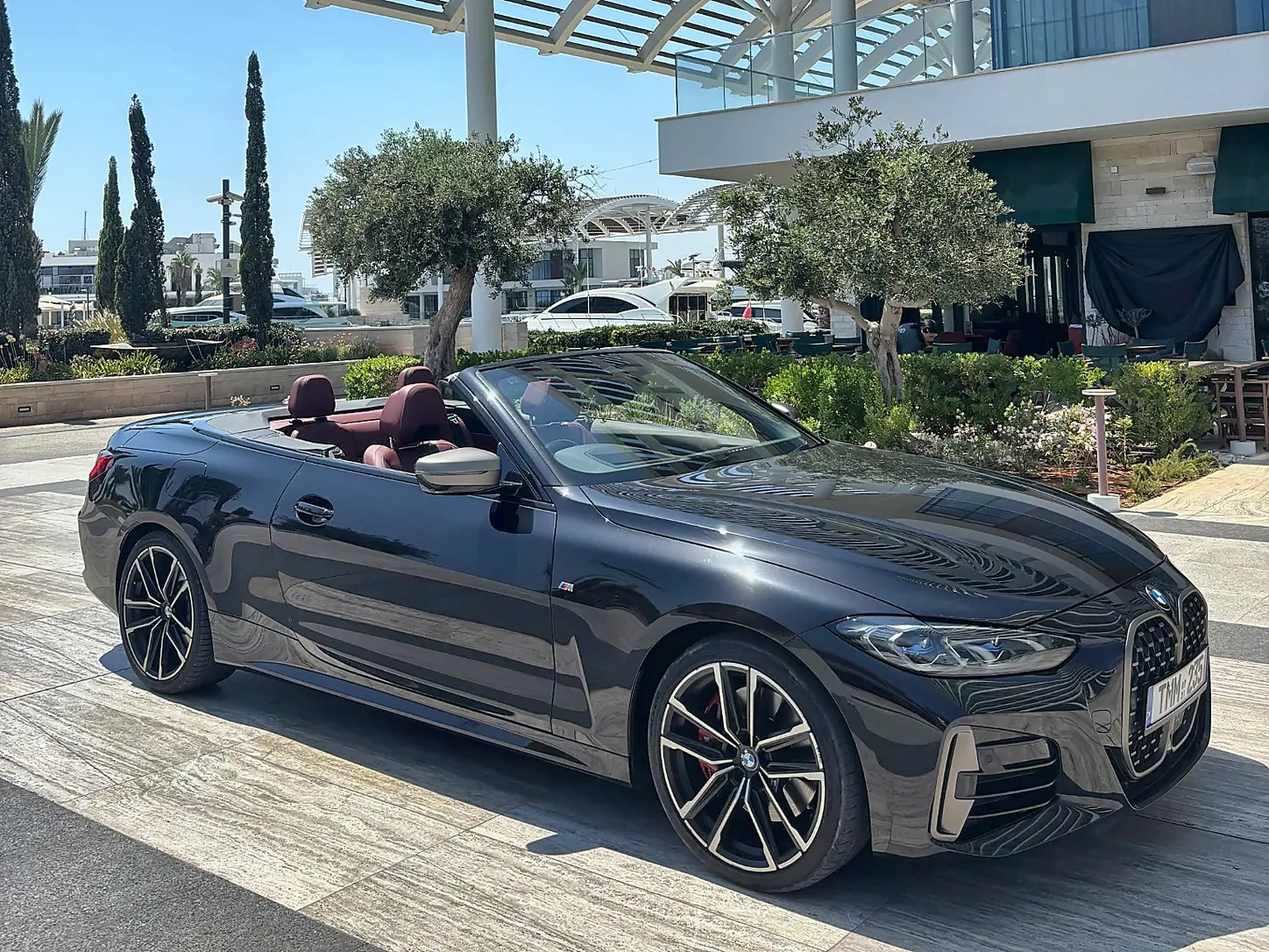 Black BMW 4 Cabrio (A)