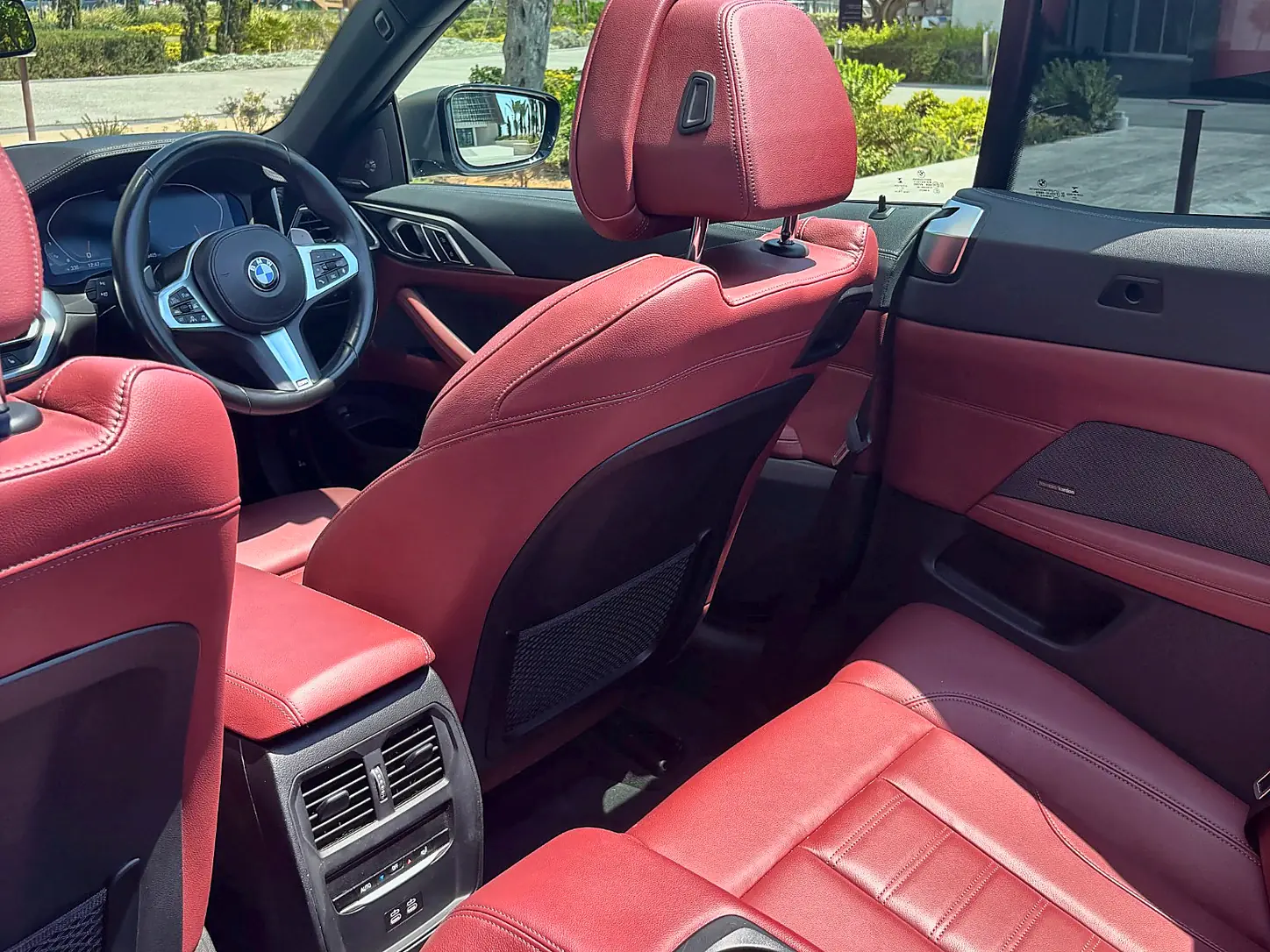BMW M440i Cabrio - Tacora Red Vernasca rear seats
