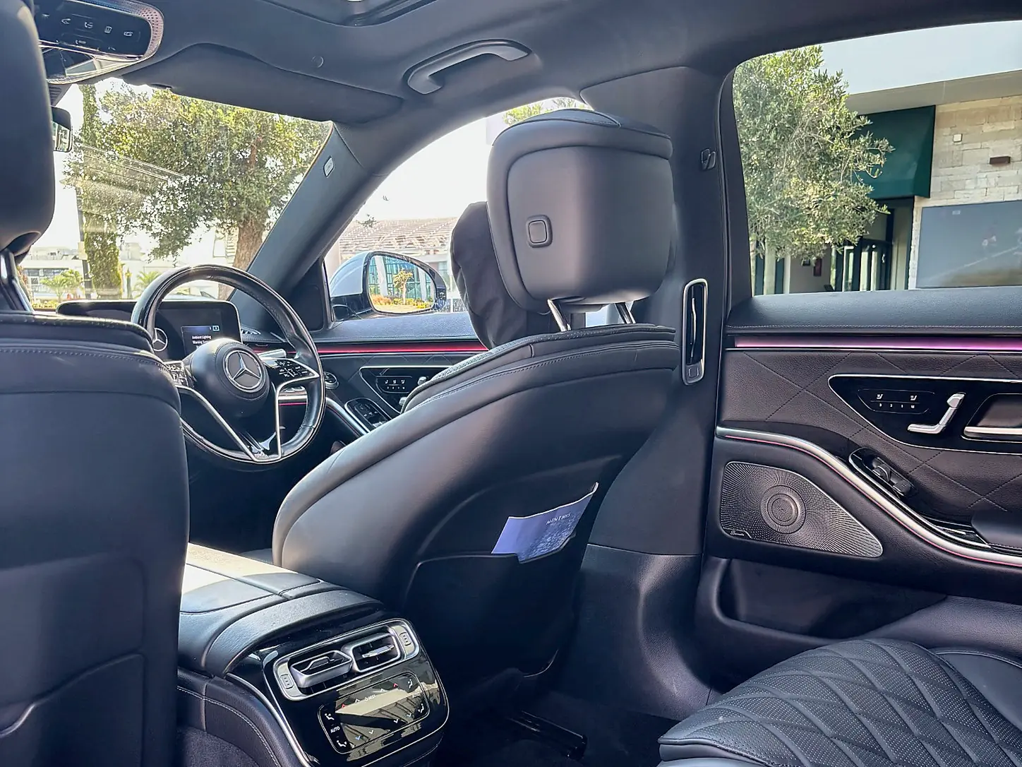Mercedes S 400 d - rear passenger cabin with panoramic roof