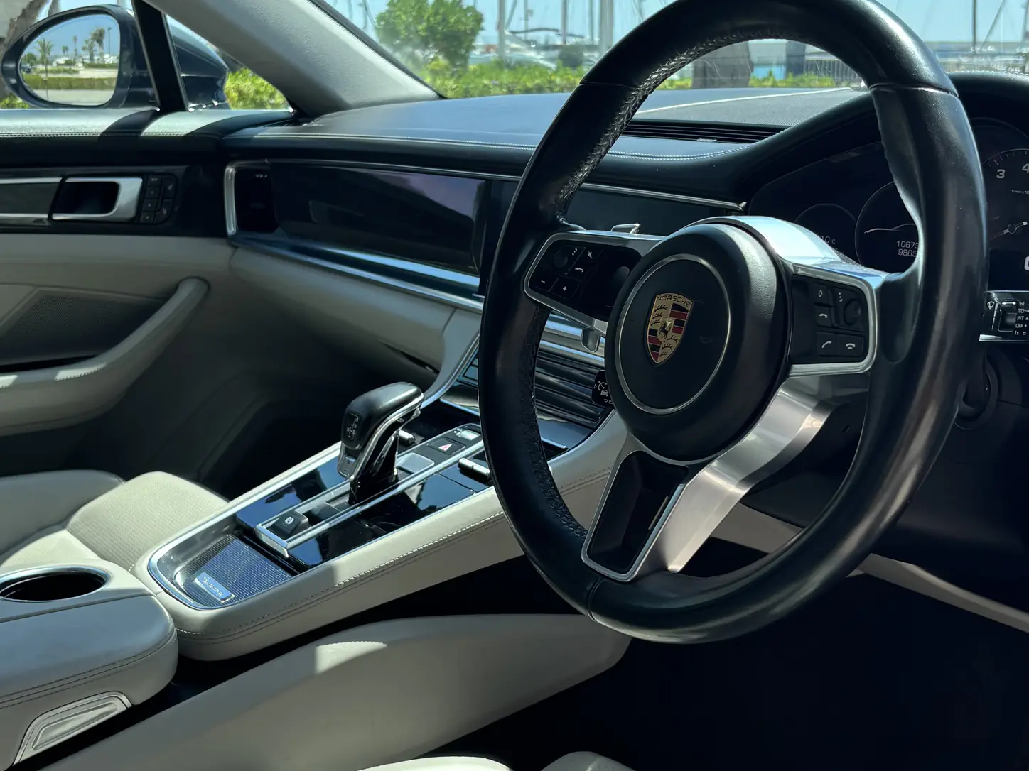Porsche Panamera 4 - driver cockpit